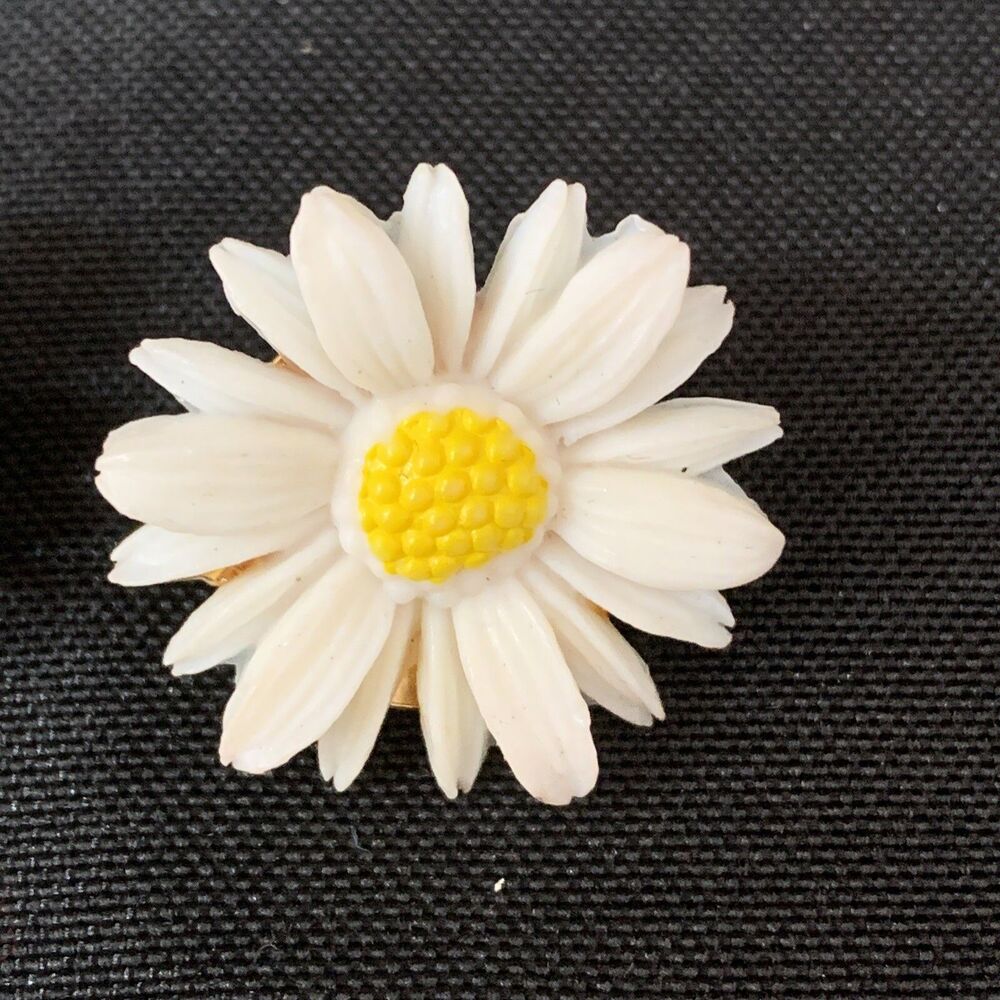 Vintage White/Yellow Celluloid Plastic Daisy Earrings Sarah Coventry - Picture 3 of 7